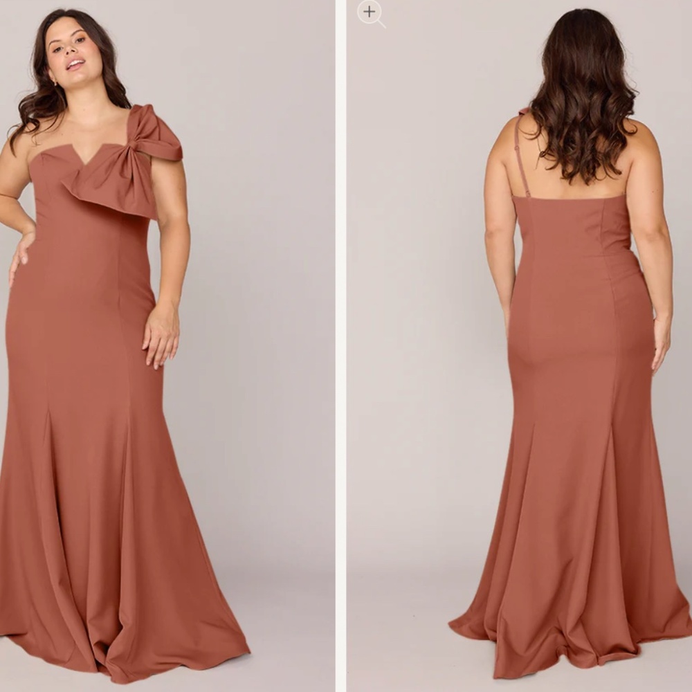 Revelry Faye Crepe Dress, size 4, dessert rose dress - Picture 3 of 3